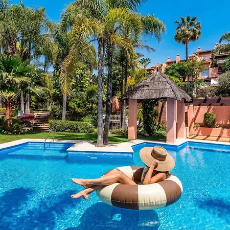 Vacation - Federer, Cine Room, Bbq, New Decoration, Garage, Old Town Location, Big Communal Pool, Andalusian Garden, Walking To The