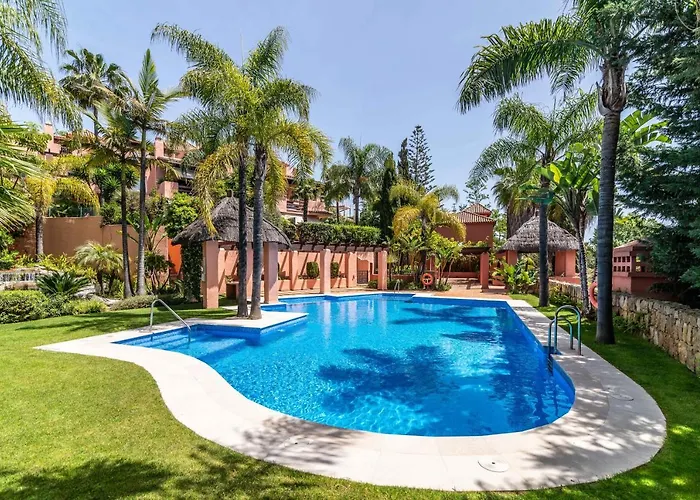 Vacation - Federer, Old Town With A Big Communal Pool And Andalusian Garden