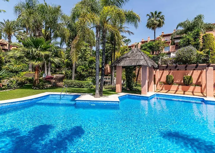 Feriehus Vacation - Federer, Old Town With A Big Communal Pool And Andalusian Garden Marbella