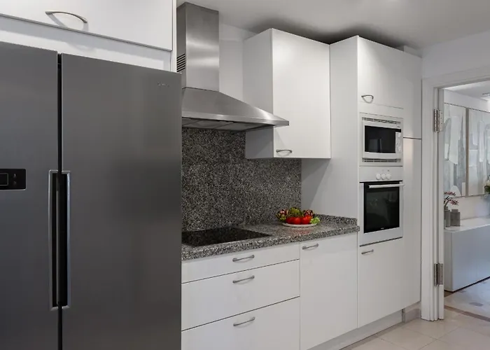 Vacation - Federer, Old Town With A Big Communal Pool And Andalusian Garden *