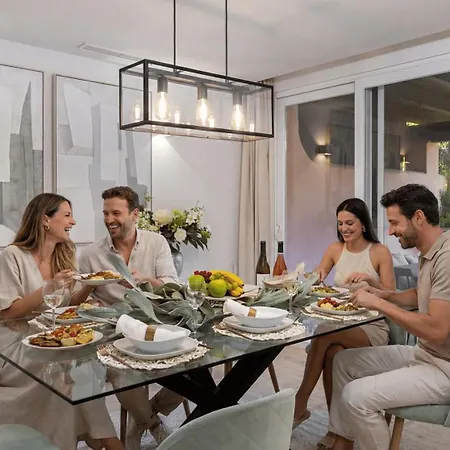 Vacation - Federer, Old Town With A Big Communal Pool And Andalusian Garden Ferienhaus *