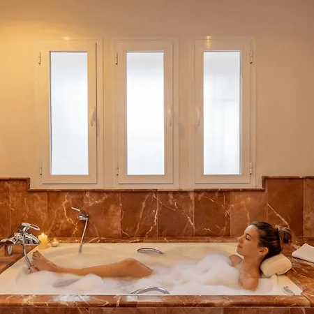 Vacation - Federer, Old Town With A Big Communal Pool And Andalusian Garden