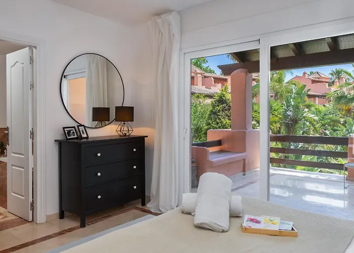 Vacation - Federer, Old Town With A Big Communal Pool And Andalusian Garden Ferienhaus