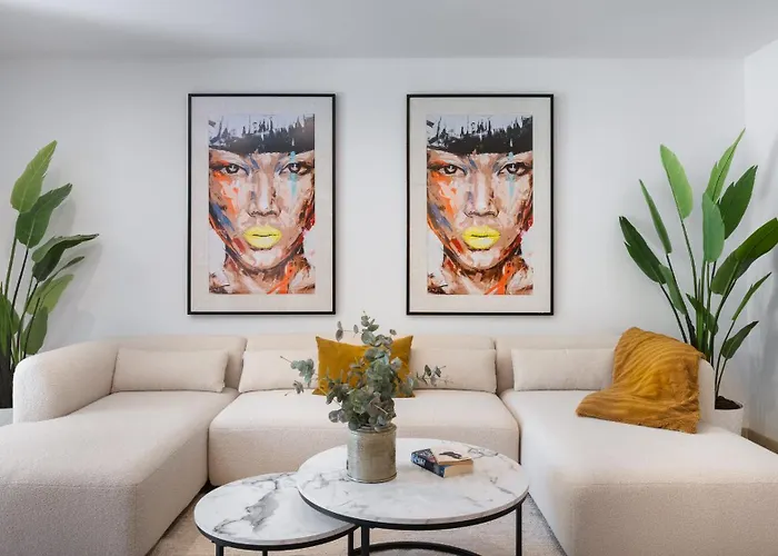 Ferienhaus Vacation - Federer, Old Town With A Big Communal Pool And Andalusian Garden *