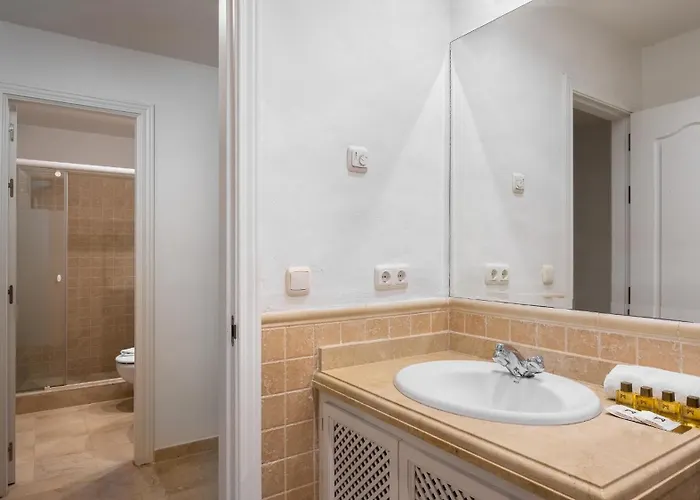 Ferienhaus Vacation - Federer, Old Town With A Big Communal Pool And Andalusian Garden *