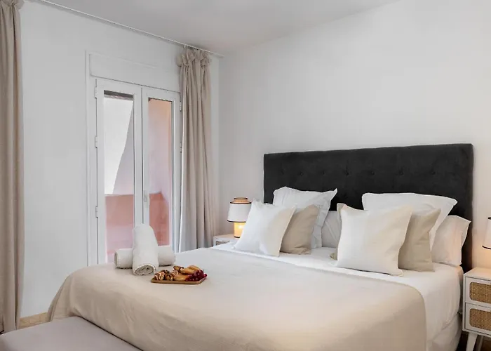 Vakantiehuis Vacation - Federer, Old Town With A Big Communal Pool And Andalusian Garden Marbella