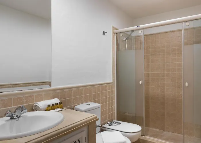 Ferienhaus Vacation - Federer, Old Town With A Big Communal Pool And Andalusian Garden