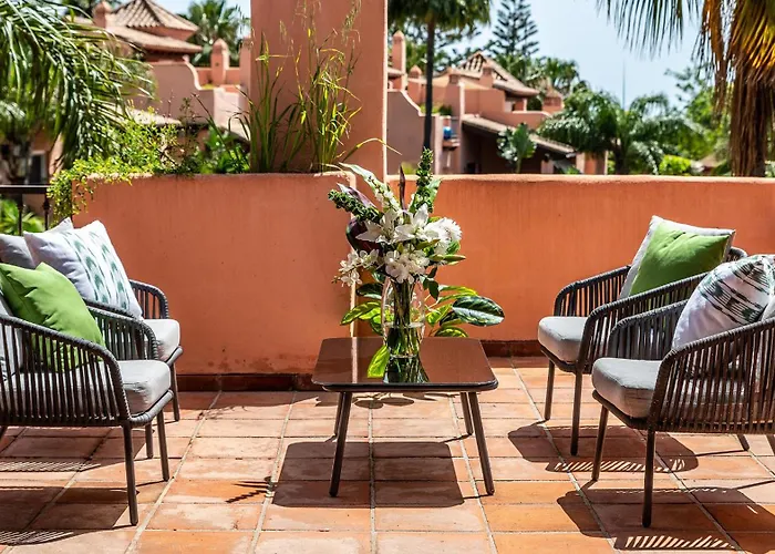 Vacation - Federer, Old Town With A Big Communal Pool And Andalusian Garden Vakantiehuis Marbella