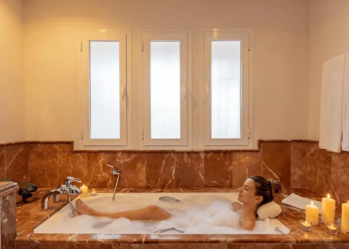 Vacation - Federer, Old Town With A Big Communal Pool And Andalusian Garden