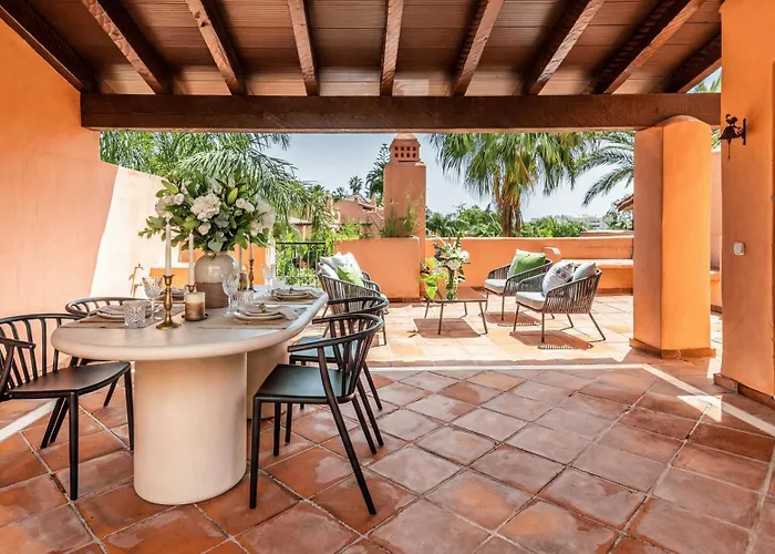 Ferienhaus Vacation - Federer, Old Town With A Big Communal Pool And Andalusian Garden *