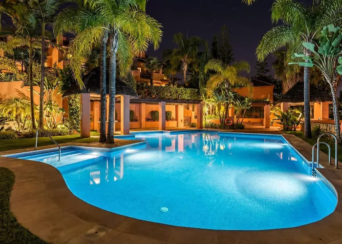 Vacation - Federer, Old Town With A Big Communal Pool And Andalusian Garden