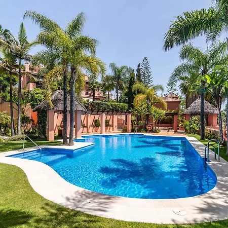 Vacation - Federer, Old Town With A Big Communal Pool And Andalusian Garden