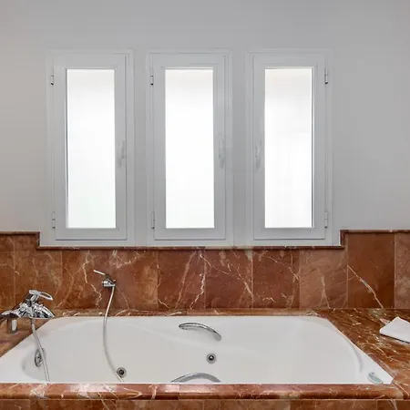 Vacation - Federer, Old Town With A Big Communal Pool And Andalusian Garden